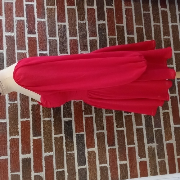 Red party dress. Flowy and beautiful size 8/10 - Picture 4 of 5